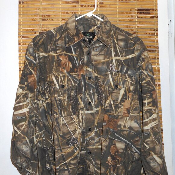 Redhead Camo Button-Down Long Sleeve Shirt Embroidered: "Bass Pro Shops" Size: M - Picture 2 of 5